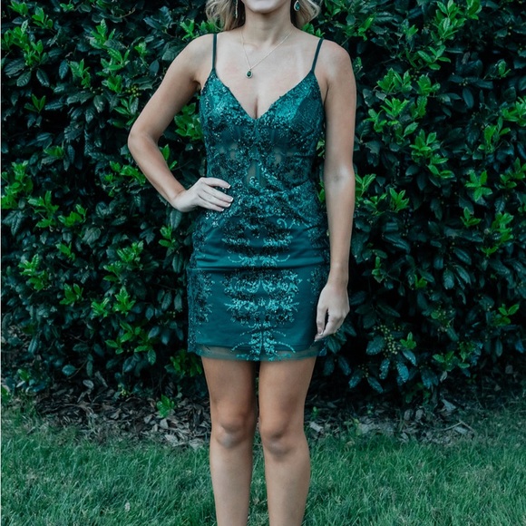 EMERALD GREEN HOMECOMING DRESS - Picture 5 of 5